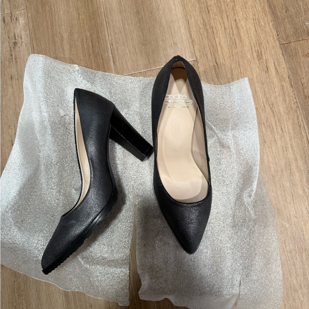 Andre Assous Elegant Pewter Black Gray Pointed Toe Heels - Picture 2 of 7